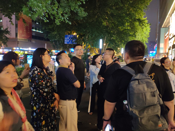 濟(jì)南金昌公司設(shè)計(jì)團(tuán)隊(duì)的自我提升 ——參加江海陽老師的《城市照明規(guī)劃與設(shè)計(jì)》高研班(圖3) 濟(jì)南金昌公司設(shè)計(jì)團(tuán)隊(duì)的自我提升 ——參加江海陽老師的《城市照明規(guī)劃與設(shè)計(jì)》高研班(圖3)